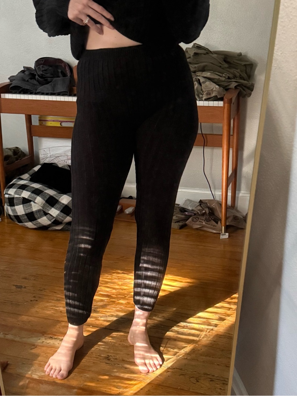 Off-Shoulder Ribbed Knit Set - Picture 4 of 5